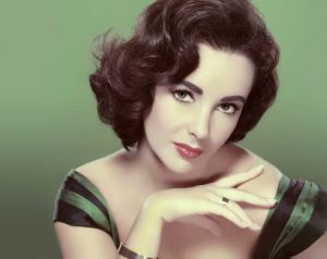 Elizabeth-Taylor-one-of-the-most-beautiful-every-green-beuty-in-world